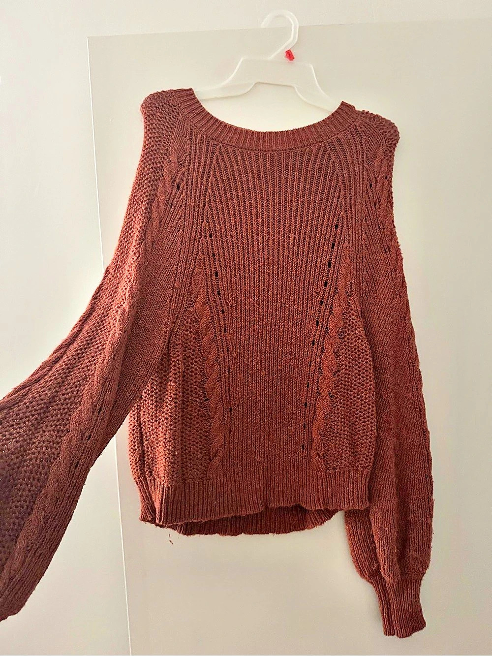 American Eagle Knit Sweater Size Medium in burnt orange  Like New